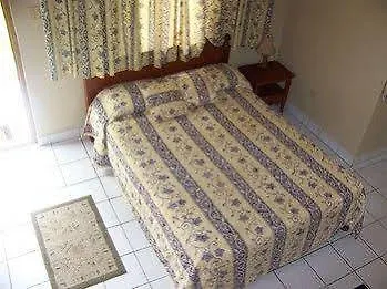 Rhodes Beach Resort Negril Orange Bay 酒店